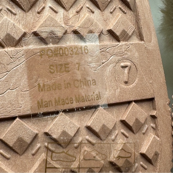 Journee Collection Midnight Faux Fur Loafers • Blush • Size 7 • New in Box - Picture 6 of 8